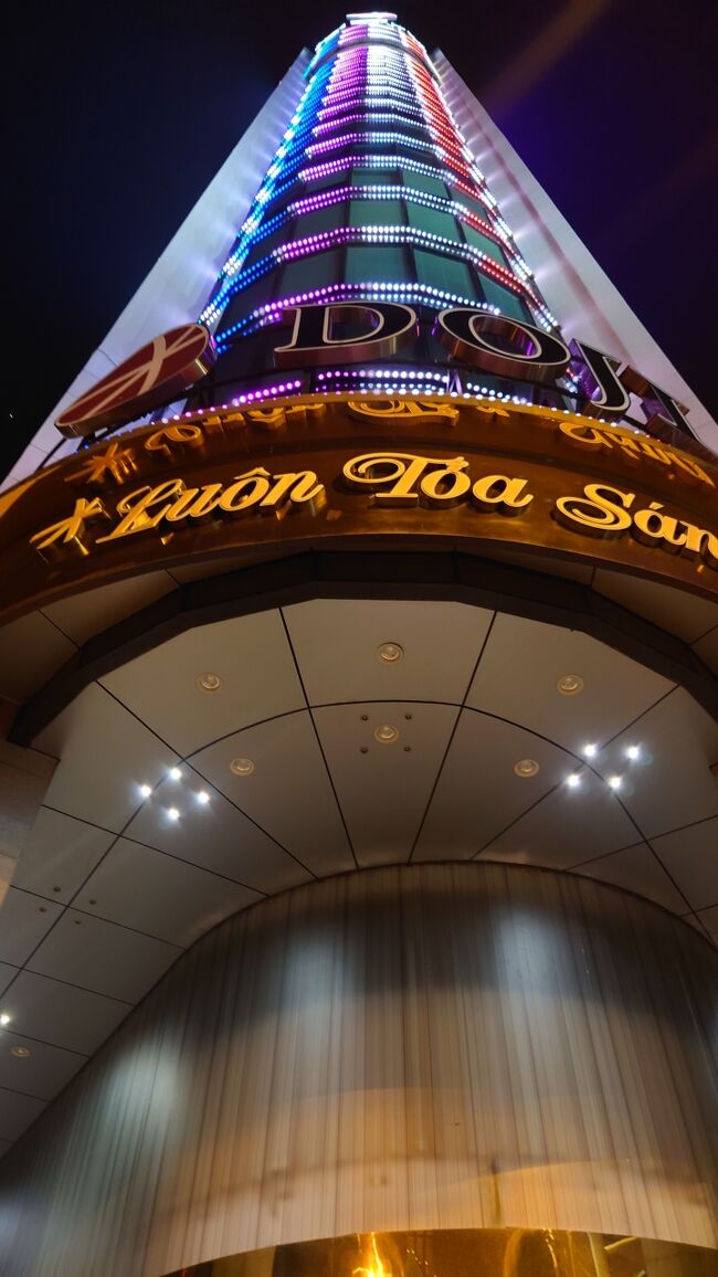 ホーチミンは立派なビルが沢山あった。