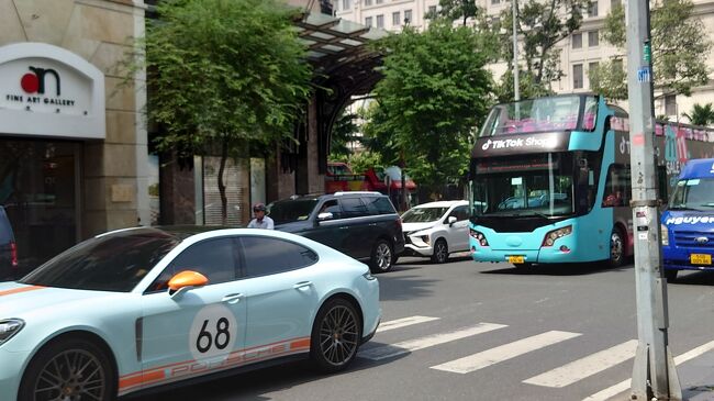 オープントップバスに乗ろうと思っていたがまたの機会に。