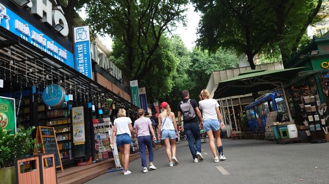 ホーチミンシティ・ブックストリート　世界の本が集まる場所