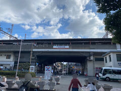 しばらく歩くと南海の住吉大社駅が見えてきます。