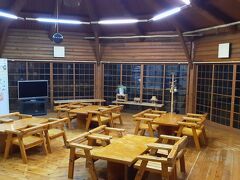 夕食の後は温泉です。隣接している温泉施設に入浴。

ちなみに朝風呂はやっていません。