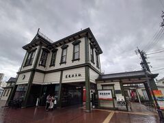 可愛い車内にウキウキしていたら、あっという間に道後温泉駅に到着しちゃいました
大街道から道後温泉駅へは12分
運賃はSuica等は使えません
私は乗る回数が少なかったので買いませんでしたが、1日乗車券などもあります