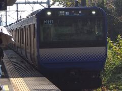 11月1日朝。横須賀線に乗って逗子駅まで。