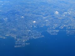 わかりにくいですが、ベイブリッジが見えます。