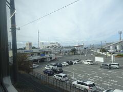 和歌山港線は和歌山市駅からわずか４分で終点の和歌山港駅へ、四国徳島へのフェリーへの乗換駅です、ここから四国へと渡るのもいいですね