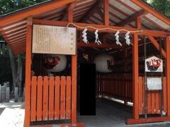 こちらは鴫野神社。もともとは大坂城に近いところにあり、秀吉の側室だった淀殿も信仰していたそう。その淀殿も御祭神として合祀されています。