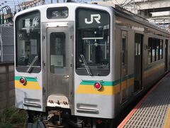 こちらの南武支線
その名の通り南武線の支線
こちら浜川崎駅から尻手駅までの4.1km

鶴見線は間もなく新型車両が導入されますが､こちらの南武支線の車両は今年9月より導入された新型のE127系0番台
既存の205系1000番台とは異なり片側3扉の車両
JR東日本の首都圏エリアで3ドアの車両が4ドアの車両を置き換える珍しいケースだそうです