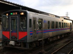 浜坂からは鳥取行へと乗り換え。旧国鉄時代の古い気動車から新型気動車へと乗り換えます。1両編成でしたがなんとか座席を確保。