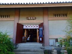 法輪館(元興寺総合収蔵庫)
五重小塔(国宝)、阿弥陀如来坐像(重文)、聖徳太子立像(重文)等が収蔵されています。
五重小塔は、細部まで実際の建造物と同じように作られた高さ5.5mほどの五重塔で建造物として国宝に指定されています。