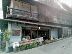 朝食兼昼食(素泊まりだったので)はこちらの「チックタク」というカフェで。