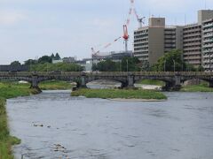 京都鴨川に架かる七条大橋。土木遺産にも指定される鴨川に架かる一番古い橋です