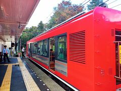 箱根湯本駅から、真っ赤な箱根登山鉄道に乗り換え。

11:08　小涌谷駅着
