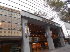 博多駅ビルをぐるっと回り、ホテル到着は、１５時３０分頃でした。
今回の宿泊は、ホテル日航福岡。