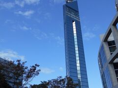 　地下鉄空港線、大濠公園駅～西新駅へ移動し、徒歩約２０分で福岡タワーへ
高さ２３４メートル、展望台１２０メートル