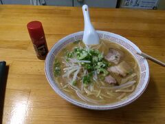 いったんホテルに戻って、再び出動。
今度は、久々に西竹さんの隣の店で、締めのラーメン。
