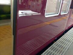 川西能勢口駅で乗り換えた能勢電鉄は阪急の車両でした。