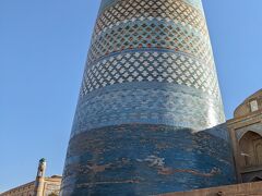 今朝のどんより曇り空が嘘のような快晴。
カルタ・ミノルも青空によく映える。
