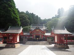 「霧島神宮」本殿に陽が差したら、なんか神々しく見えた(*´艸`*)


