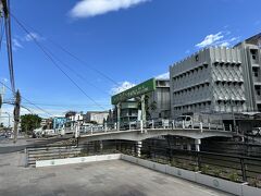 クローンパドゥングルンガセム沿いを歩いてきて目的地のボーベー市場（タラート）に到着。

タラートボーベーでタイ語（パーサータイ）のTシャツ（スアユート）とタイパンツ（ガーンゲーンラーイタイ）を購入。