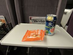 【東海道新幹線こだま】

おとなになってからは、今日が初めてのグリーン席（赤ちゃんの頃に祖父に連れられて乗った）。
ドリンク引換は新幹線改札内「Kiosk」で「氷結グレープフルーツ」