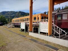 今は，県内最古と言われる木製の電車や，