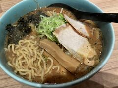 ラーメン道場「札幌飛燕」でラーメンランチ
味噌ラーメンにみえるけど醤油ラーメン！


今回はマイルをJALクーポンに交換してお土産をゲット
JALプラザでスープカレー、ベーコン、ロイズなどをドドーンとJALクーポン14,000円分購入