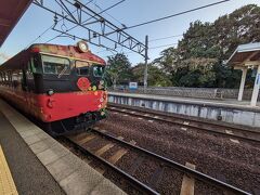 16時30分発の「花嫁のれん」に乗って金沢へ。「花嫁のれん」とは花嫁の幸せを願い婚礼の日に贈るのれんのことで、乗車するお客様の幸せを願う思いから名付けられたそうです。