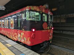 1時間半ほどで金沢駅に到着。「花嫁のれん」はとにかく豪華絢爛な列車でした。