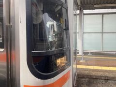木曽川を渡ると岐阜県可児市。
可児駅で、列車交換。日中はこの駅と古泉駅で交換する場合が多い。
