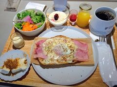 ホテル&ルームス京都の朝食
　今回の旅行は朝食付きの宿泊を計画。
　朝食は２パタ－ンのみ
　ベ－コンと半熟卵&ト－ストを選択。