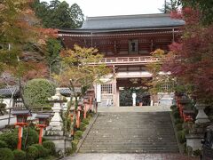 由岐神社
　鞍馬寺へ行く途中の神社。
　この神社へ行くにも相当階段を登った。
　