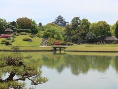 日本三名園の一つに数えられる後楽園。見所が多数あり一周すると結構つかれます。ですが、この景色を見れば疲れも吹っ飛びますね
