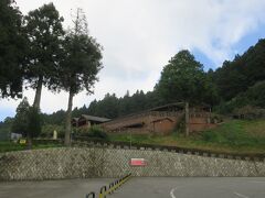 さらにバスにのること１時間ほどで、やっと阿里山森林鉄道の阿里山駅に到着しました。

ゴエモン「長くて疲れたよ～」