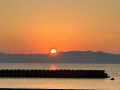 たるみずに戻ります。
夕陽です。向こうは薩摩半島。