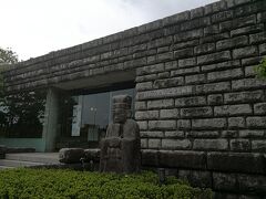 富山市佐藤記念美術館にも行きました。博物館との共通券で３２０円でした、