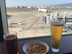 ラウンジでビール。
このラウンジでまったりの時間が好きです。