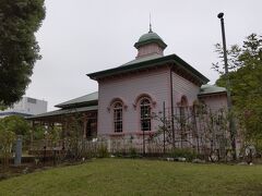 旧横浜ゴム平塚製造所記念館
平塚八幡宮の近くにある八幡山公園内にある明治時代の洋館です。
国の有形登録文化財に指定されています。
