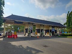 プランバナン遺跡公園入り口。晴れました！やった。