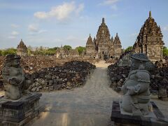 さらに歩いて、最後にセウ寺院まで来ました。