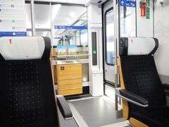 　きれいで落ち着きのある車内。ルツェルンまで２時間あまりの鉄道旅を楽しみました。でも、ヘリザウの鉄橋を見忘れてしまった。残念！