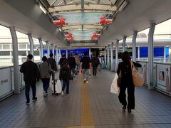 14:20に着陸し、空港を出たのは14時半。モノレール駅に向かい、蛍池、十三を経由して、一度義父母のところに顔を出しに行きました。