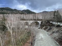 国鉄士幌線跡の橋梁が至る所にあります。