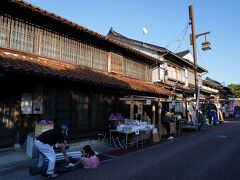 その向かいの街並みも風情があったが、まだ出店の片づけをやっていて、残念ながら建物を巧く撮ることが出来なかった。