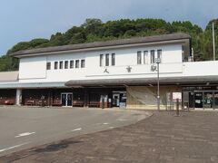 人吉駅 (JR九州) ／人吉温泉駅 (くま川鉄道)