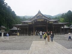 ●彌彦神社

ここは、越後の国の一宮神社です。
創建から2400年以上の歴史があるこの神社。
万葉集にも詠まれているようです。
地元の人たちは、「おやひこさま」と呼んでいるそうです。
お祀りされている神様は、天香山命 （あめのかごやまのみこと）です。
