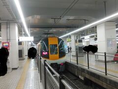 京都からは近鉄に乗り換え。ダイヤ上８分の乗り換え時間だったが、新幹線が３分ほど遅れ、乗り継ぎ時間は厳しかった。
近鉄特急に乗車したが、チケットレスで事前予約しており、乗車券はＩＣカード利用のため、切符を買う時間が省けたのは大きい。