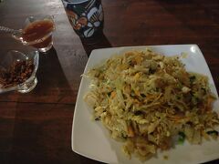 Ahinsa restaurantで夜ご飯
kottu rotiというスリランカ料理らしい
薄くて太い麺をぶつ切りにしてある？