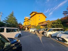 ホテル神の湯温泉　到着です

街中にあって少し驚きです

じゃらんから二人で￥28500（クーポン利用で￥－2300）