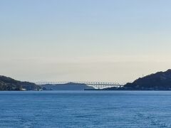 見学1時間だとちょっと駆け足になりました。
再びシースピカに乗って、呉港に向かいます。

写真は大崎下島と豊島を結ぶ豊浜大橋。