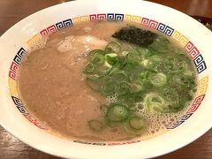 どれどれ･･･　　初めての「丸星ラーメン」

ひと口目のスープから･･･　　うん、美味しい

あ！！！　チャーシューがナイ！　シンプルにラーメンにしたからかな？

残念だったな！　って思っていたら、2枚隠れておりましたっ　

ｬｯﾀ─ヽ(*´ｖ`*)ﾉ─ｧｧ!!

凄くこってりという訳じゃないけど、スープに深みがあって美味しかったです